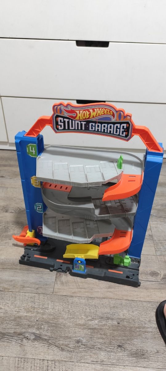Garagem de acrobacias Hot Wheels