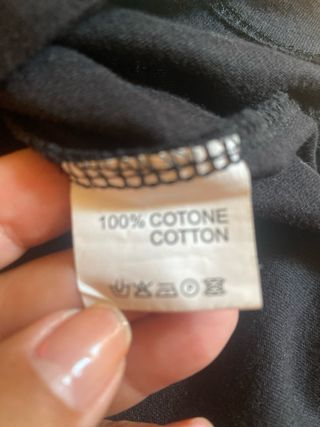 Maglietta nera in cotone con motivo