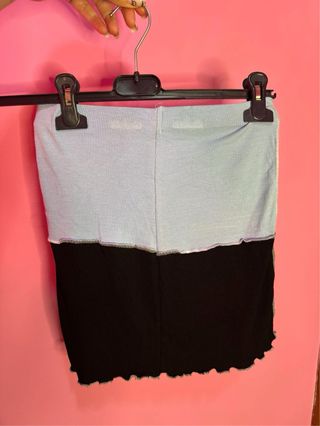 Top corto a costine bicolore