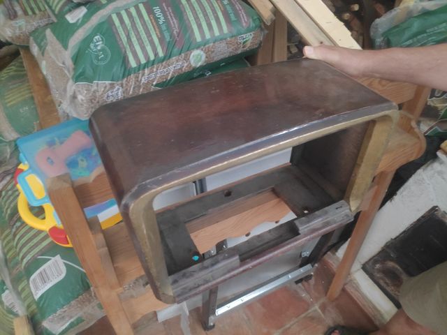 Caja radio antigua de madera.