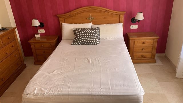 Cómoda madera 7 cajones + TV, habitación completa