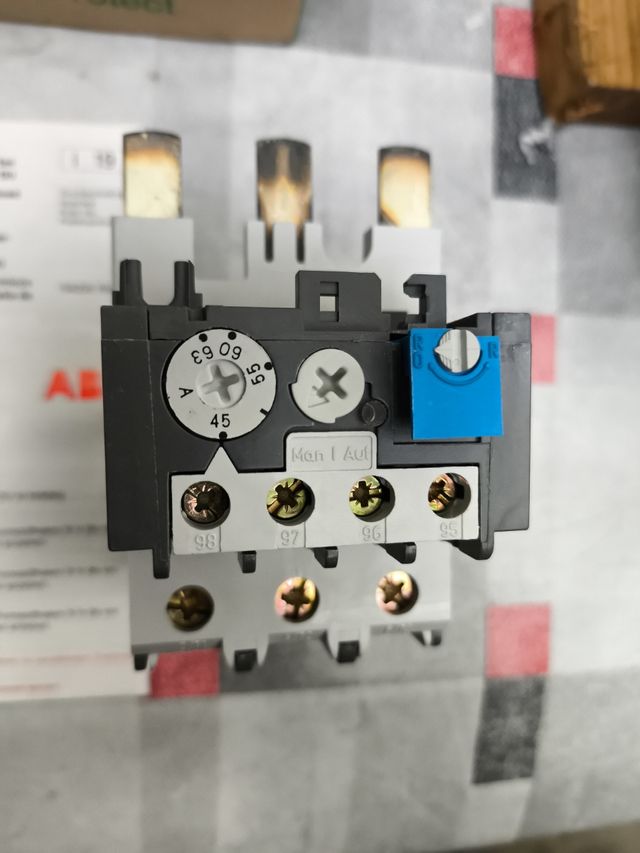 Relé térmico TA75DU-63