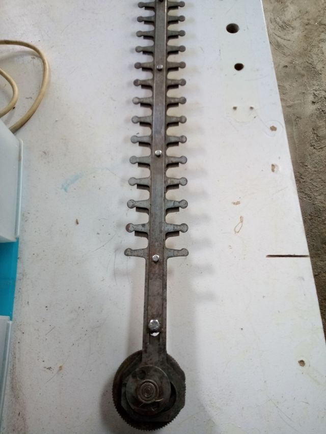 Cuchilla cortasetos en muy buen estado