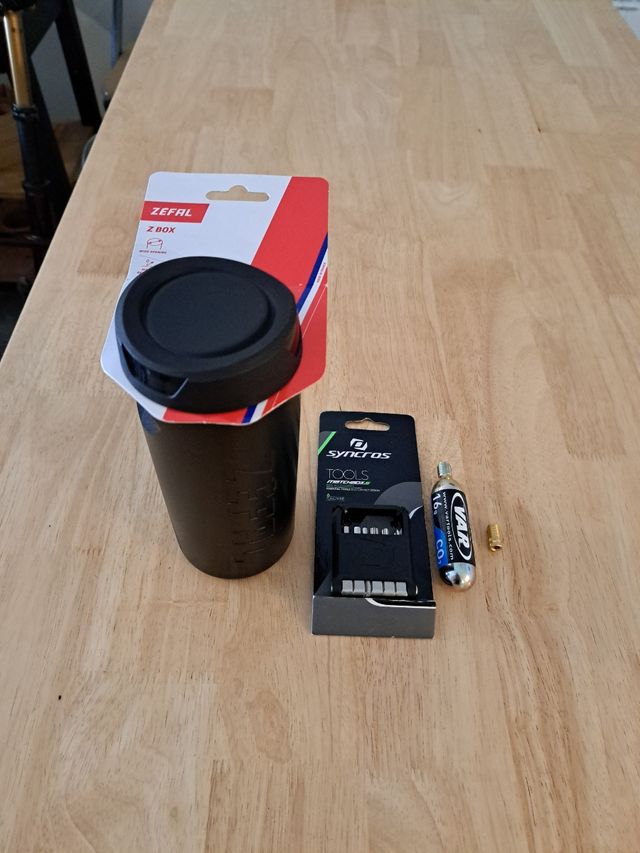 Kit ciclismo: Zefal Z Box + Syncros +CO2 16GR. VAR