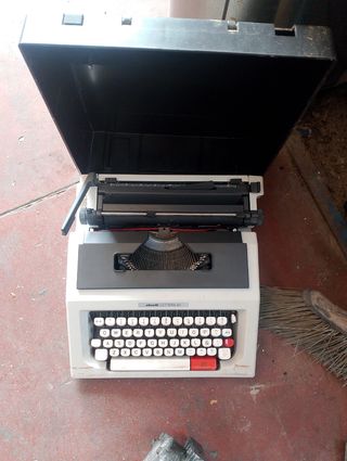 Máquina de escribir Olivetti Lettera 42