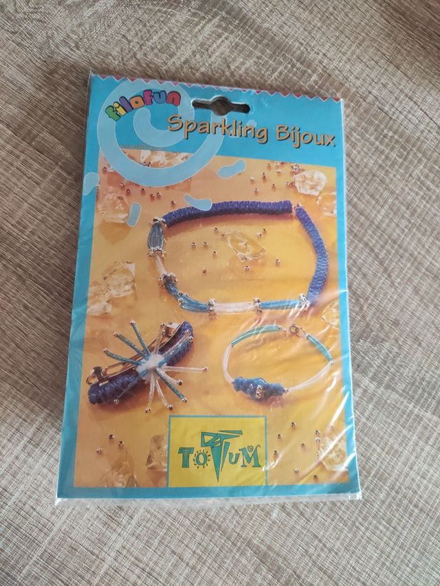 Pulseras y tatuajes purpurina