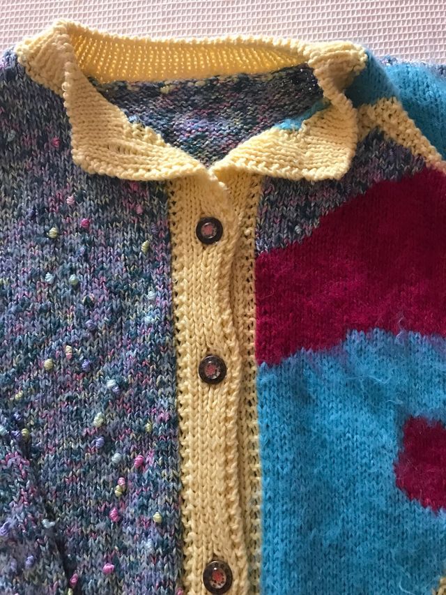 Chaqueta multicolor tejida a mano