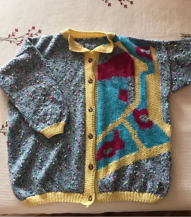 Chaqueta multicolor tejida a mano