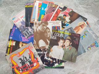 20 dischi 45 giri vintage con custodia originale. 