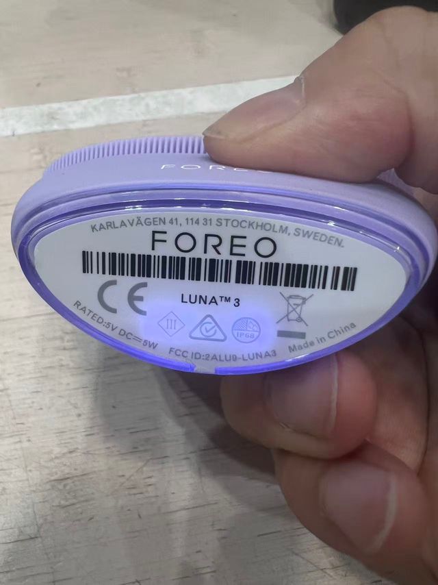 FOREO Luna 3 Sensitive Skin, spazzola detergente 