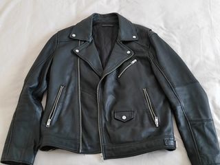 Chaqueta cuero negra Mango