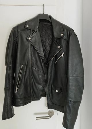 Chaqueta cuero negra Mango