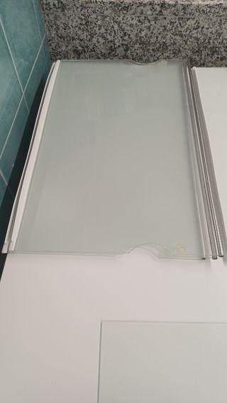 1 Soporte cristal  Liebherr y 1 rejilla congelador