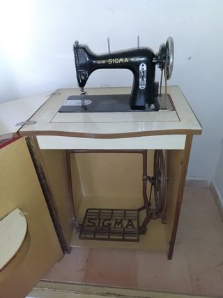 Máquina coser Sigma Antigua + mueble