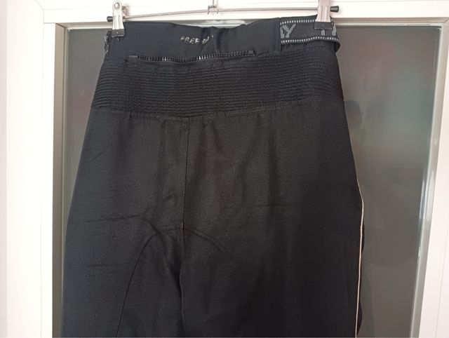 Pantalones de Moto con forro interior.