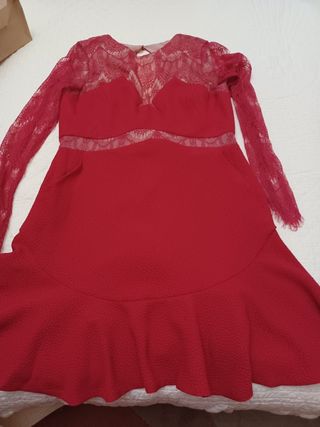 Vestido rojo encaje Talla 42, marca Italiana.