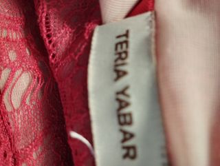 Vestido rojo encaje Talla 42, marca Italiana.