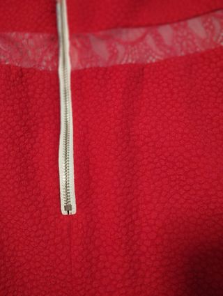 Vestido rojo encaje Talla 42, marca Italiana.