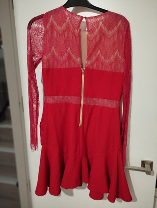 Vestido rojo encaje Talla 42, marca Italiana.