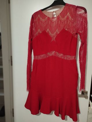 Vestido rojo encaje Talla 42, marca Italiana.