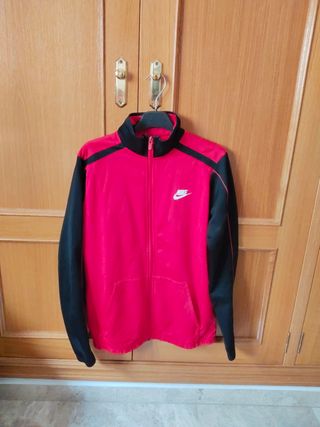 Chaqueta deportiva Nike roja y negra, 10-12 años