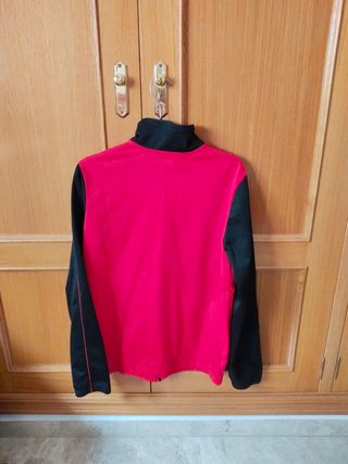 Chaqueta deportiva Nike roja y negra, 10-12 años
