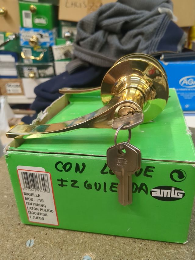 Manilla latón dorada con llave