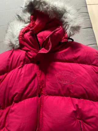 Abrigo rosa acolchado con capucha