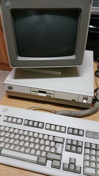 IBM PC 80s - Ordenador antiguo