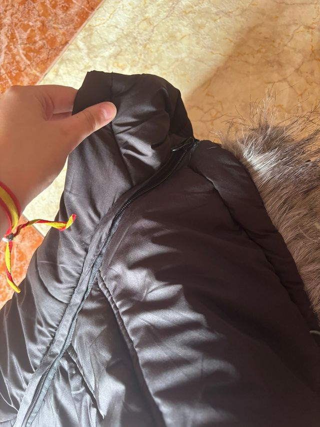 Chaleco Cecilia Classics negro con capucha