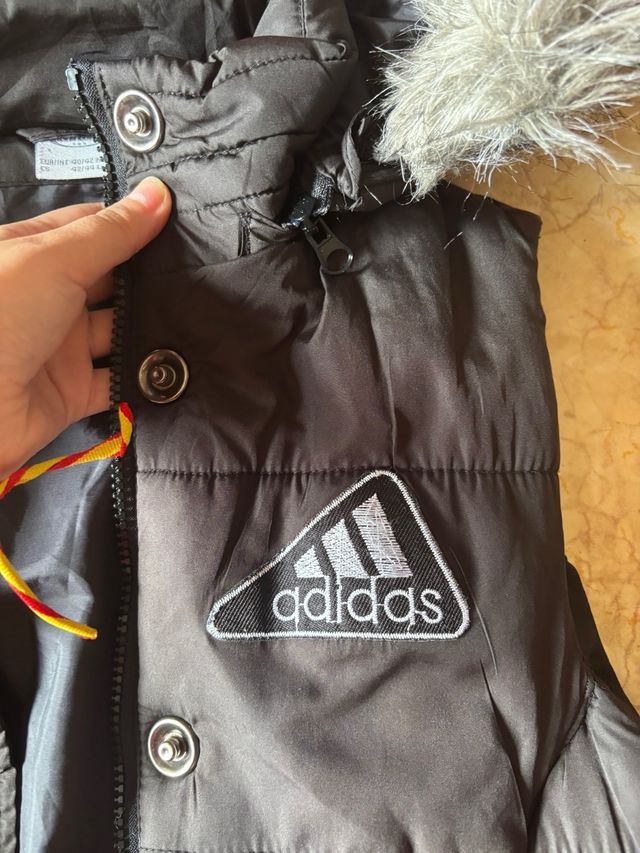 Chaleco Cecilia Classics negro con capucha