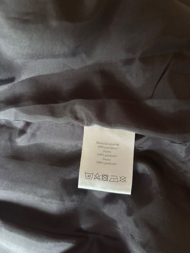 Chaleco Cecilia Classics negro con capucha