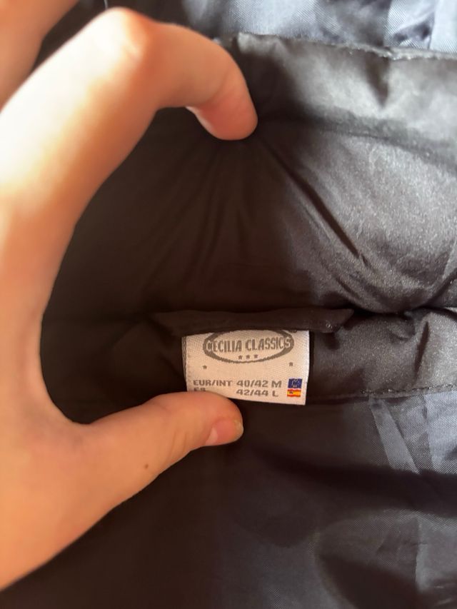 Chaleco Cecilia Classics negro con capucha