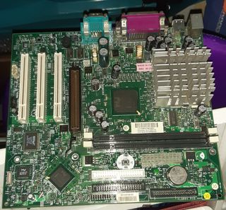 Placa base Intel Pentium III con procesador. 