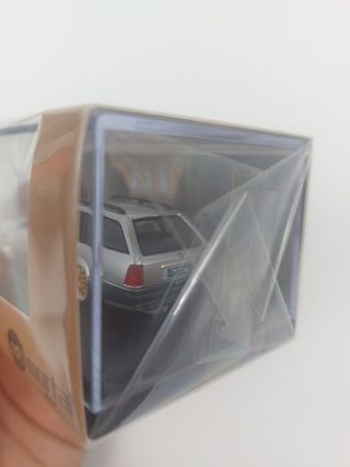 Mercedes Benz S124 1/64 Mortal