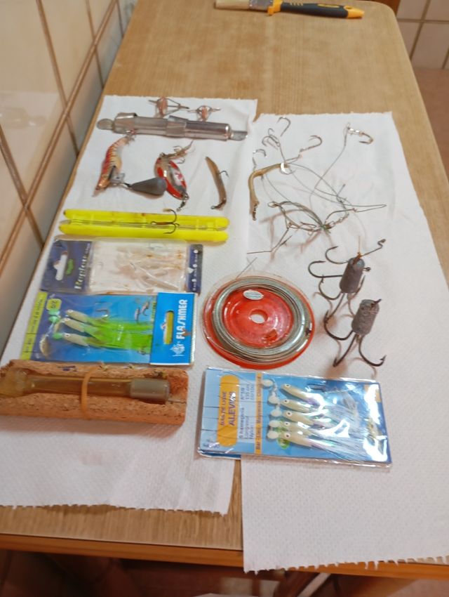 Lote pesca: señuelos, anzuelos etc
