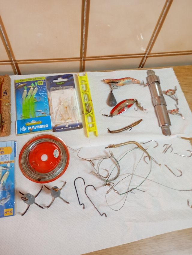 Lote pesca: señuelos, anzuelos etc