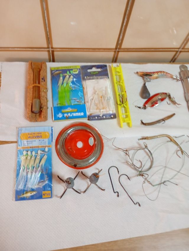 Lote pesca: señuelos, anzuelos etc