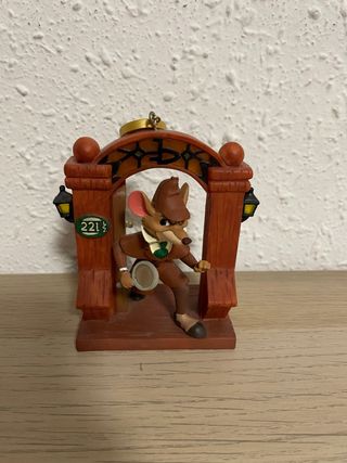 Adorno Basil Raton Detective