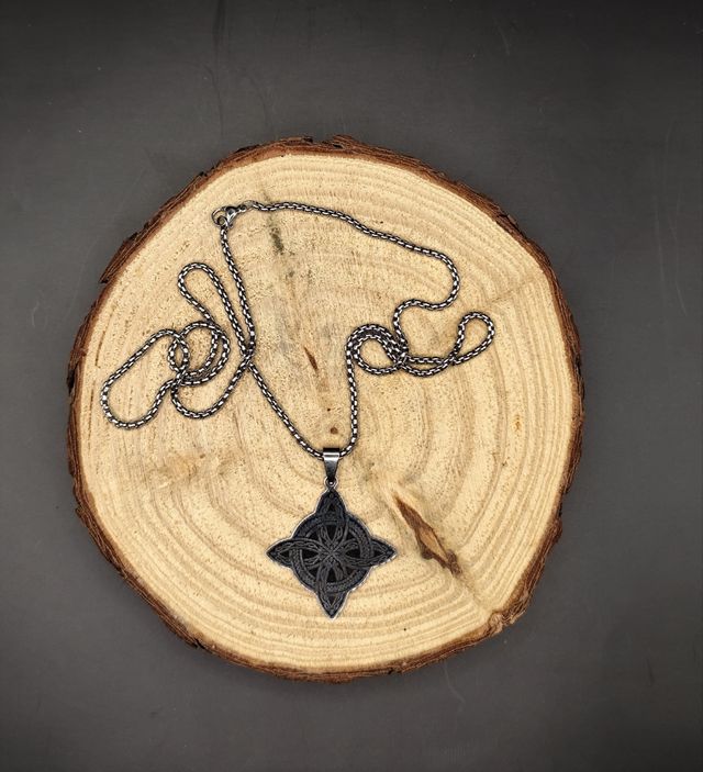 Colar com Pingente Estrela Céltica