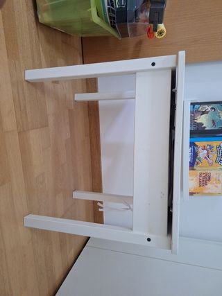 Mesa infantil blanca de madera