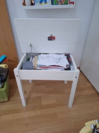 Mesa infantil blanca de madera