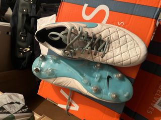 Botas de futbol taco mixto