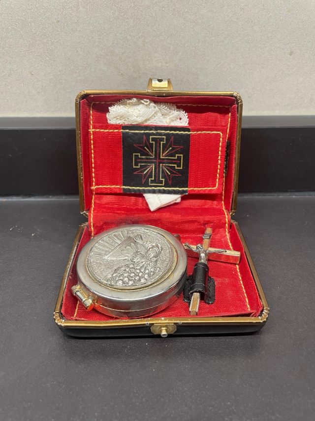 Estuche sacerdote antiguo