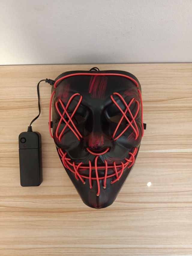 Máscara LED Halloween – Negra con Luz Roja