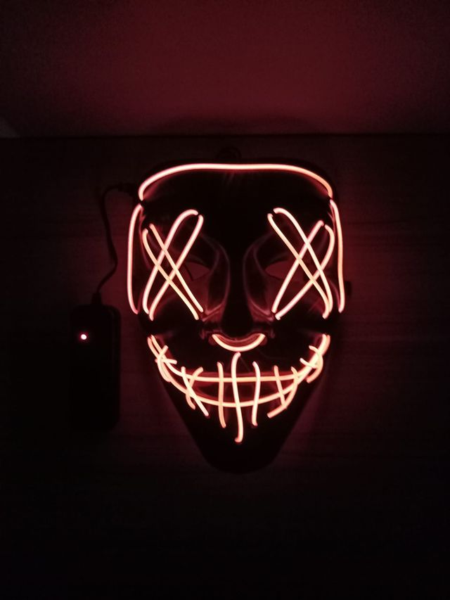 Máscara LED Halloween – Negra con Luz Roja
