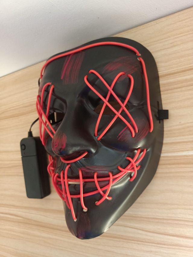 Máscara LED Halloween – Negra con Luz Roja