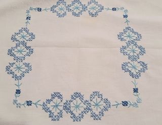 3 Tovagliette ricamate vintage