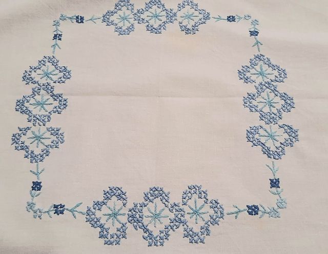 3 Tovagliette ricamate vintage