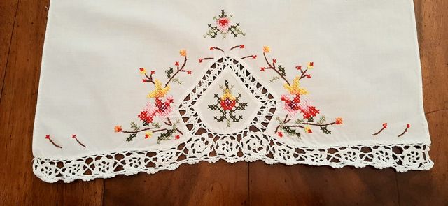3 Tovagliette ricamate vintage
